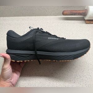 New without box Brooks men’s revel 7 Black Athletic Sneakers